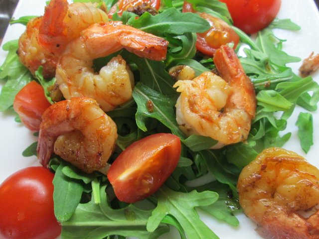 Warm shrimp salad with onion-balsamic dressing