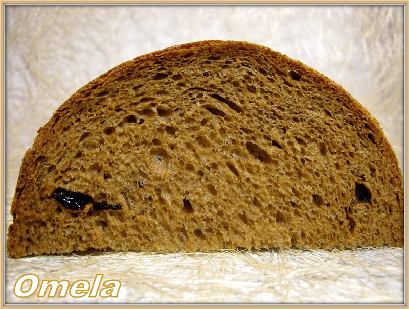 Wheat-rye bread with prunes in the Bork bread maker