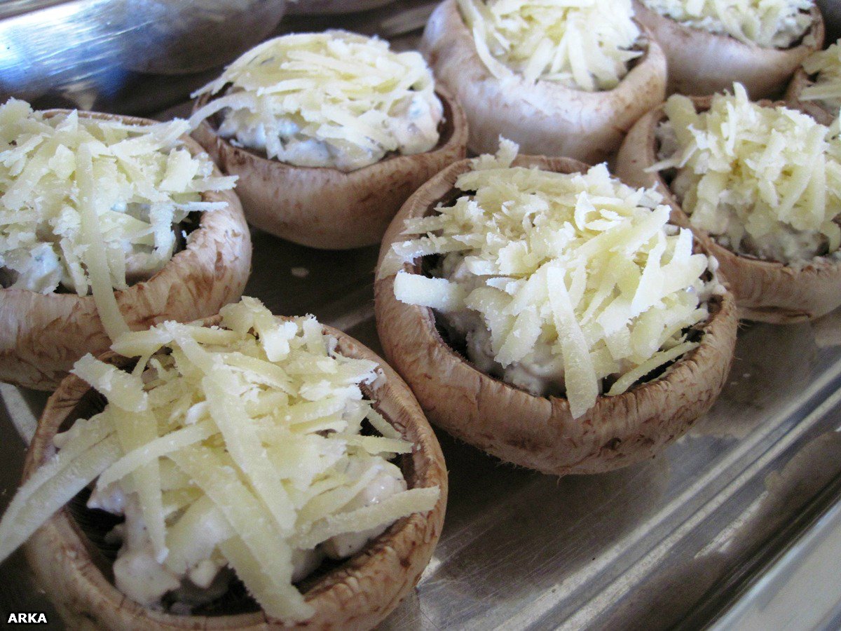 Baked champignons with Dor blue cheese