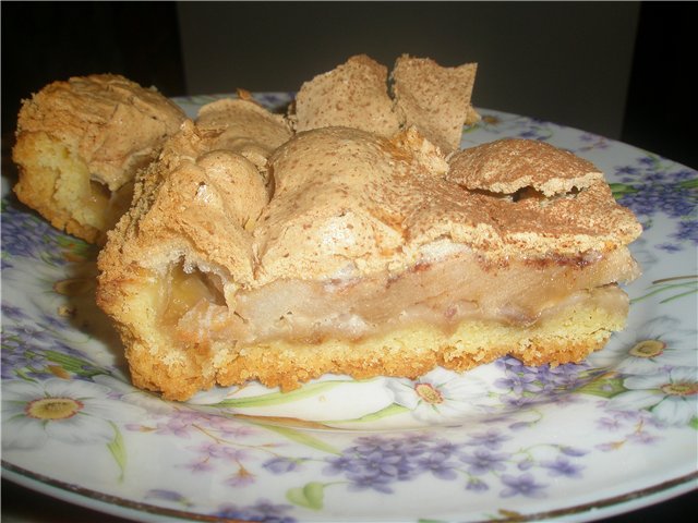Tarta de manzana con merengue.