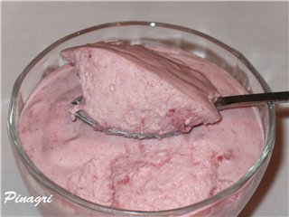 Strawberry-yoghurt mousse