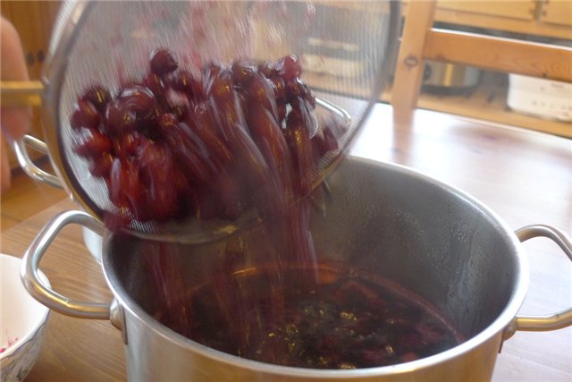 How to make chocolate-covered cherry jam