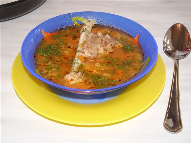 Kharcho con cordero en olla de cocción lenta (clase magistral)