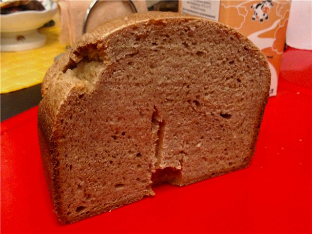 Pan de masa madre hecho de harina de 1 grado (en una máquina de hacer pan)