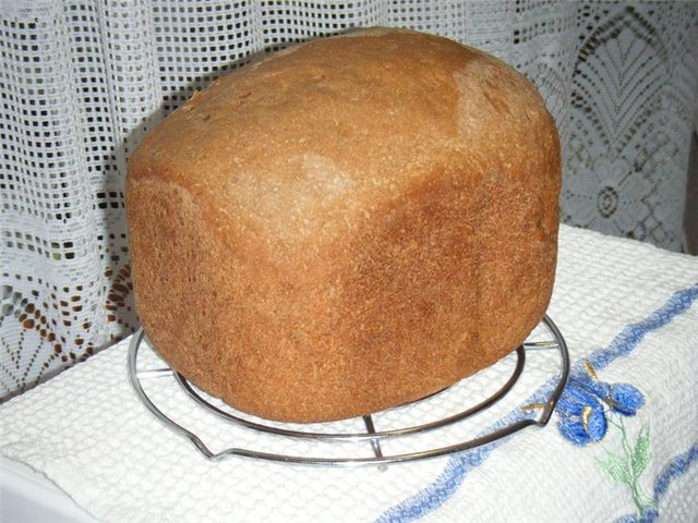 Czarny chleb piwny z otrębami