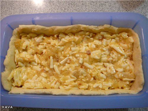 Pastel relleno de cebolla y queso (rápido)