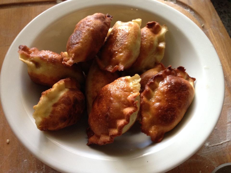 Dumplings van het aardappeldeeg van Kutyuma (gebaseerd op chef-kok Vladimir Mukhin)