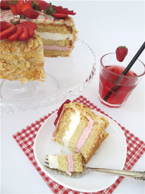 Strawberry cake with champagne