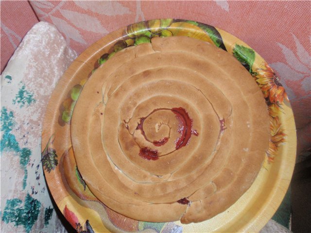 كعكة الكرز على شكل قرص العسل (درجة الماجستير)