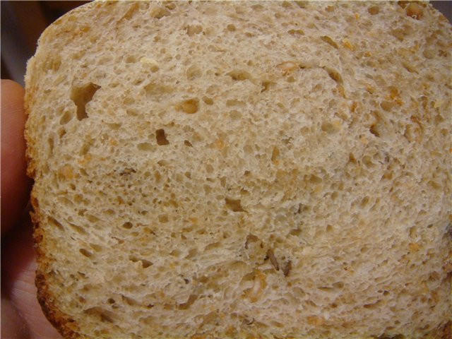 Pane di grano tenero di farina 2 di prima scelta con grano disperso.