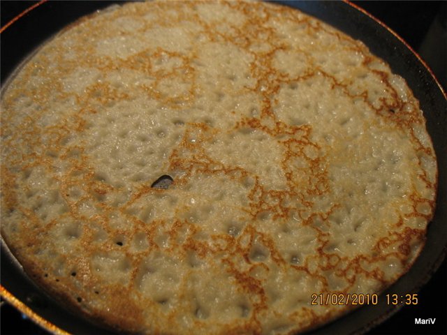 Pancakes with sourdough mesh