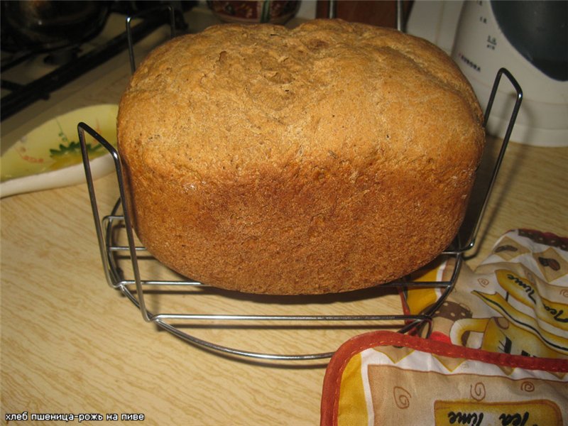Stolichny tarwe-roggebrood (broodbakmachine)