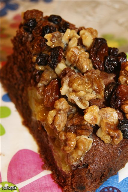 Chocolate cake with peaches and caramelized nuts.
