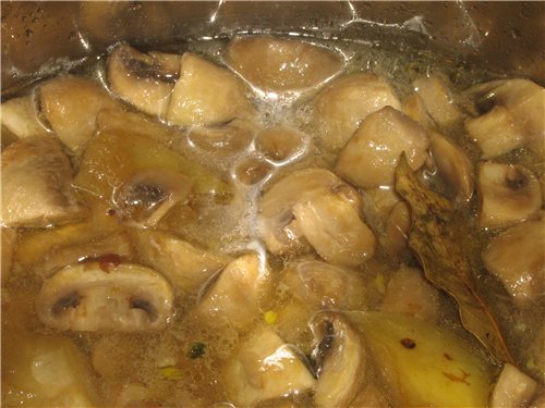 Home-style pickled mushrooms