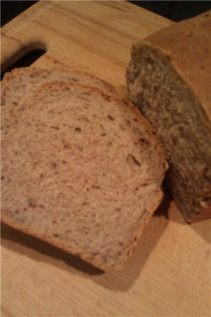 Pan de trigo y centeno en una máquina de hacer pan (nuestra receta familiar probada)