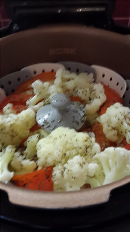 Ryba gotowana na parze z warzywami