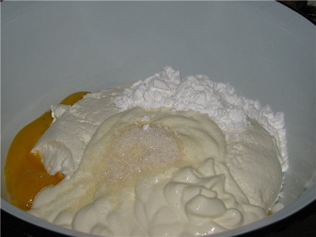 Cheesecake Air Cloud on yoghurt curd in a multicooker Philips 3077/40