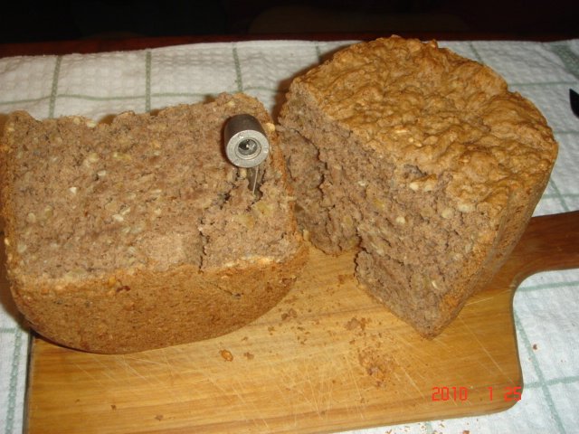 Tarwe-walnotenbrood (broodbakmachine)