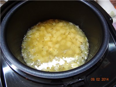 Brokolicová pyré s polévkou v REDMOND RMC-02