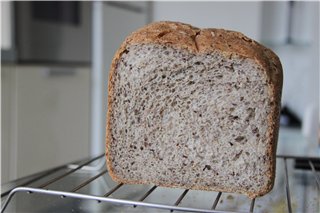 Wheat bread with ground flax seeds and whole grain flour