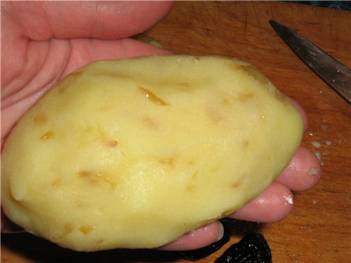 Patata zrazy con ciruelas pasas (clase magistral)