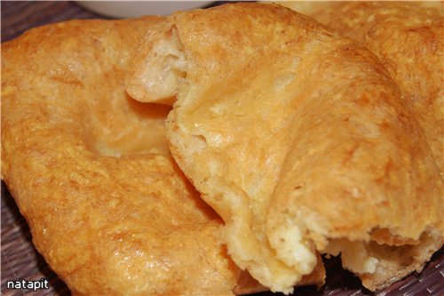 Almoishavena édes és sajtos lepénykenyér (Almoixаvena Moixаvena)