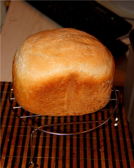 Alaska BM2600. White bread in a bread maker