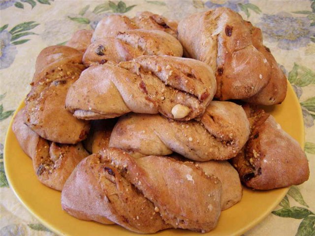 Twisted buns with raisins (lean)