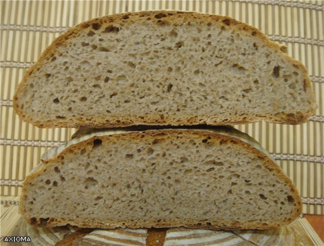 خبز القمح الجاودار مع عجين الجاودار.