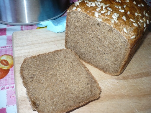 خبز القمح الجاودار عادي في صانع الخبز
