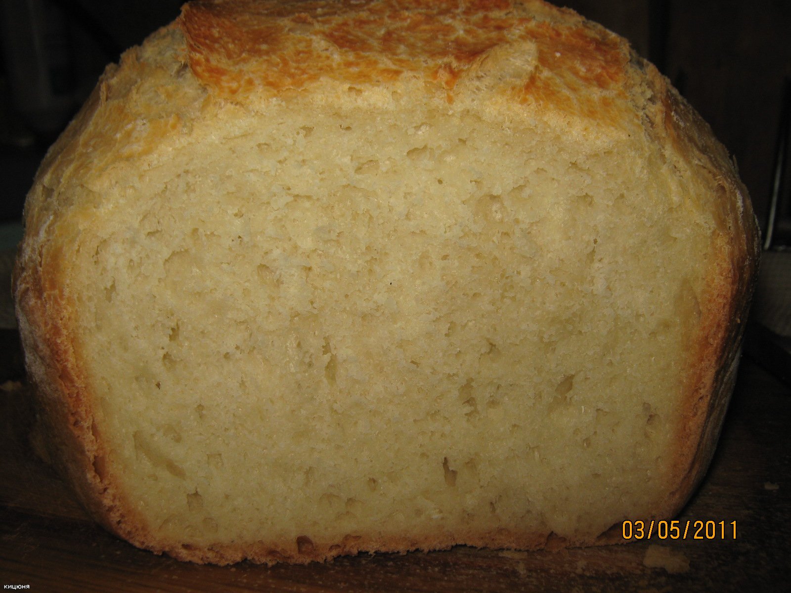 Bochenek chleba z patelni (piekarnik)
