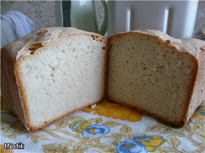 خبز فرنسي مع ماء فوار في صانعة خبز