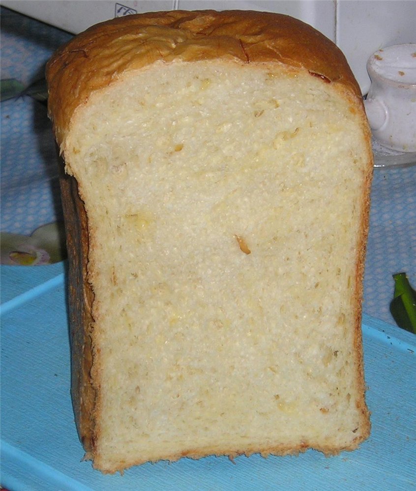 Brood met gerookte chechelkaas Pigtail (broodbakmachine)