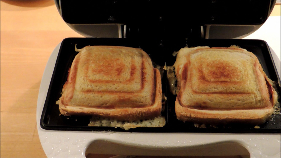 Toaster, sandwich maker
