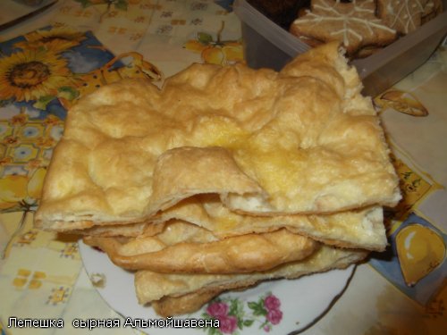 Pan plano dulce y queso Almoishavena (Almoixаvena Moixаvena)