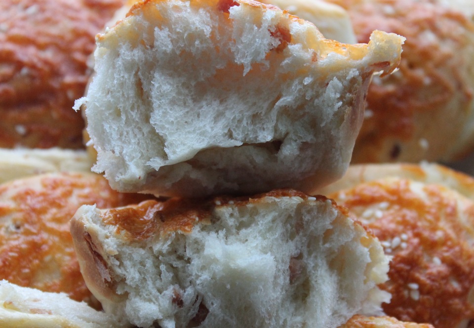 Onion buns with cheese