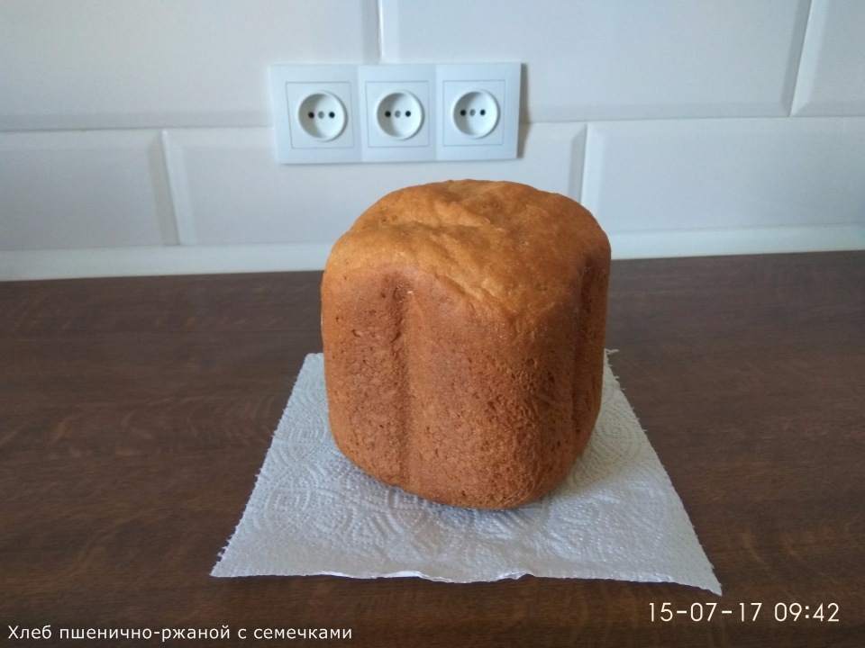 صانع الخبز Gorenje BM900WII. خبز القمح الجاودار بالبذور