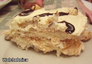Meringue cake with hazelnuts