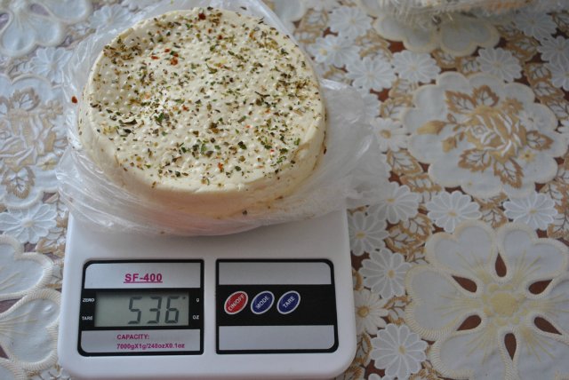 Witte kaas in een multikoker Polaris 0527D