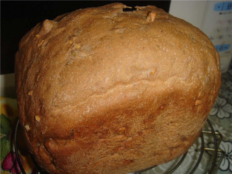 לחם אגוזים מקמח מלא (Maker Maker)