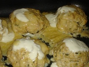 Meat and curd meatballs in the oven