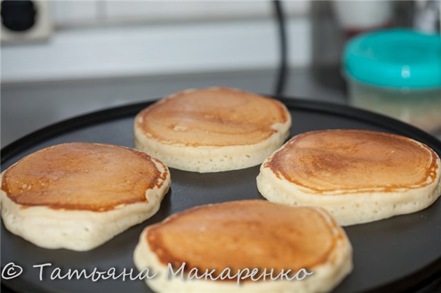Pancakes (pancakes) on a pancake