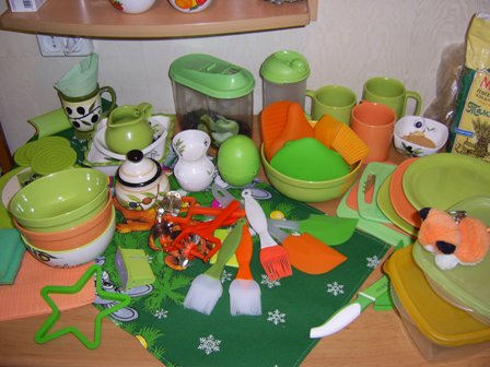 Maniac's dream. The kitchen is in light green and orange.