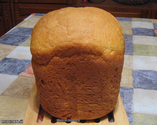 خبز الجزر مع الحليب المخبوز في صانع الخبز