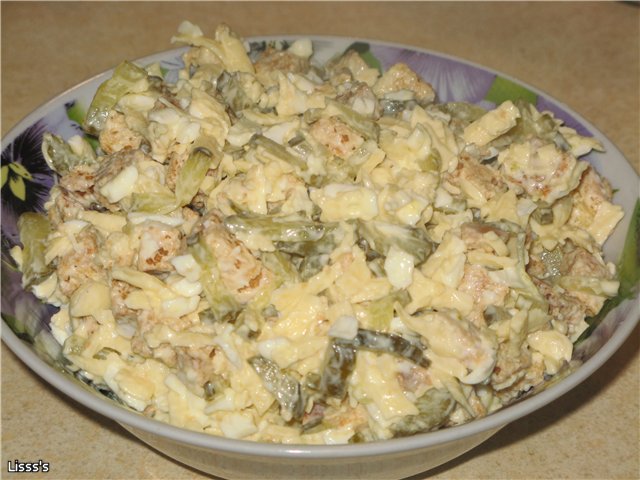 Cheese salad with croutons