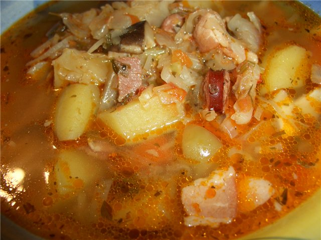 Sour cabbage soup with smoked meat for CUCKOO 1054