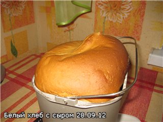 Kaas-chocoladebrood met gecondenseerde melk (broodbakmachine)