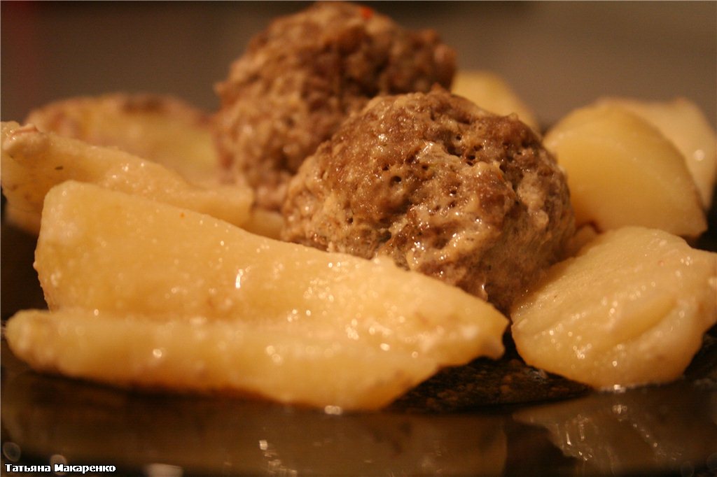 Meatballs with potatoes in milk filling