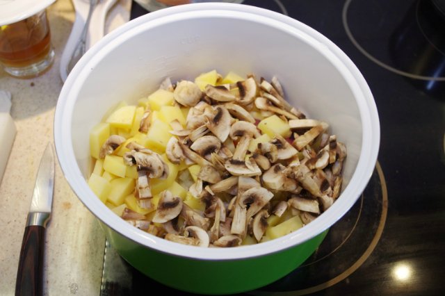 Zupa serowa z kolbami kukurydzy (multicooker MARUCHI 47)