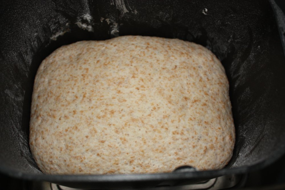 Frans zuurdesembrood in een broodbakmachine